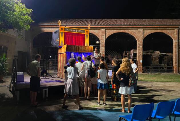 (CR) “Burattini, pupazzi e attori tra terra e cielo – Il teatro che canta nella notte”