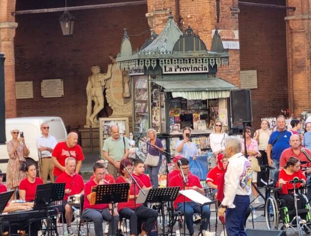 (CR) AIDA ha festeggiato i 25 anni con FLASH MOB LIBERE INSIEME CONTRO LA VIOLENZA