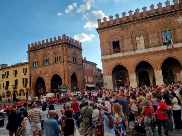 (CR) AIDA ha festeggiato i 25 anni con FLASH MOB LIBERE INSIEME CONTRO LA VIOLENZA