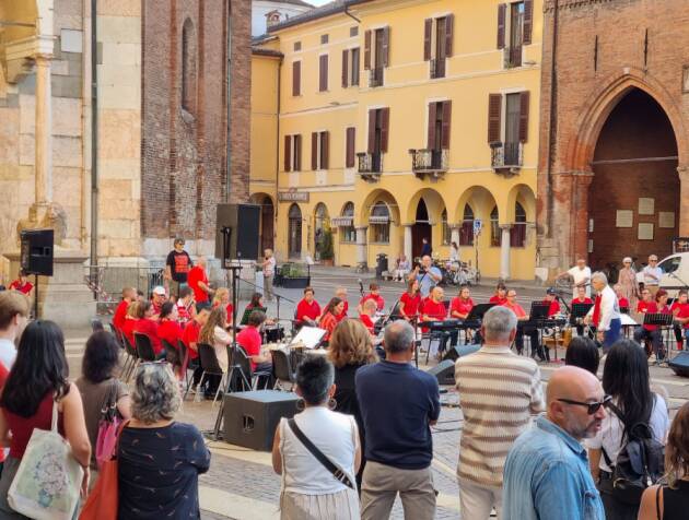(CR) AIDA ha festeggiato i 25 anni con FLASH MOB LIBERE INSIEME CONTRO LA VIOLENZA