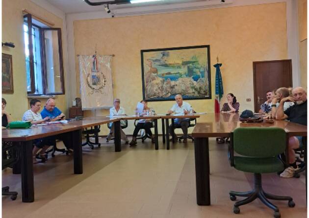 Data center Pozzaglio Più di 100 cittadini . Il sindaco non è in grado di fornire tutti idati