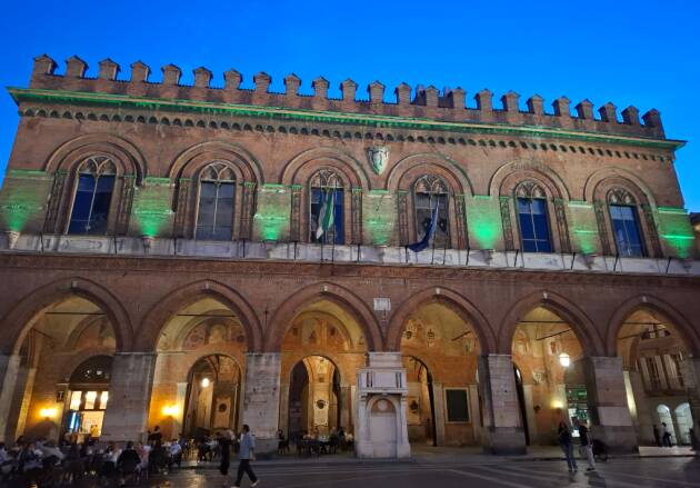 (CR) XIX Giornata Nazionale SLA: Palazzo Comunale si illumina di verde