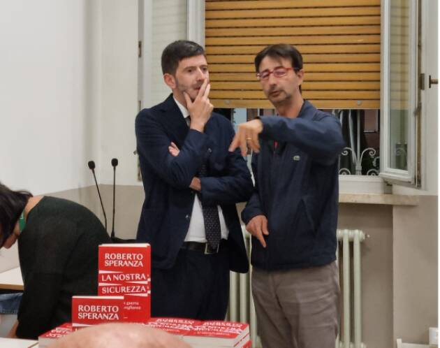 (CR) In tanti all'iniziativa PD con Speranza che ha presentato  'La nostra sicurezza'