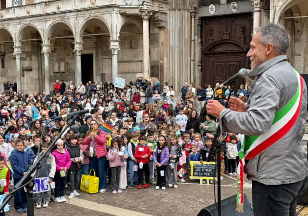 (CR) Marcia della Pace: 2mila studenti e studentesse in Piazza del Comune
