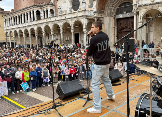 (CR) Marcia della Pace: 2mila studenti e studentesse in Piazza del Comune