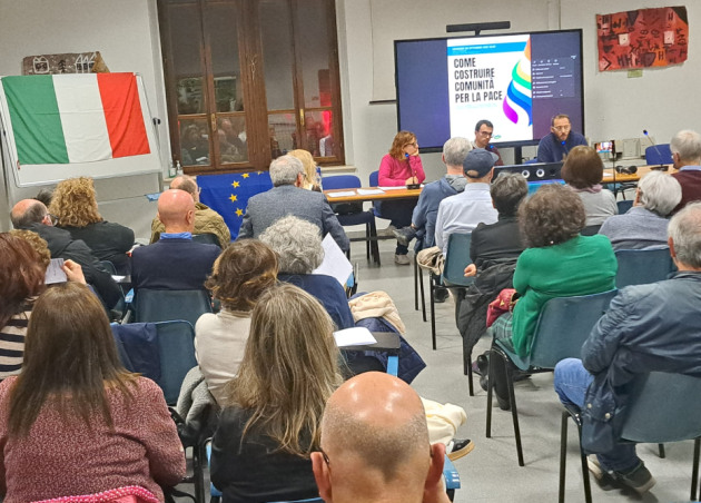 Costruire comunitá di pace - Due ore e mezza di confronto in Sala Zanoni a Cremona