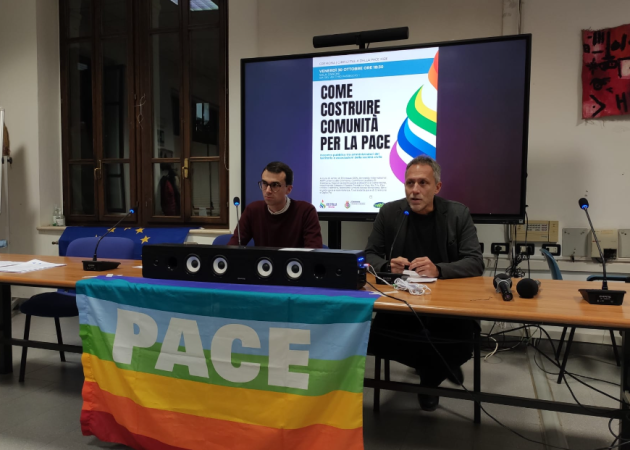 Costruire comunitá di pace - Due ore e mezza di confronto in Sala Zanoni a Cremona